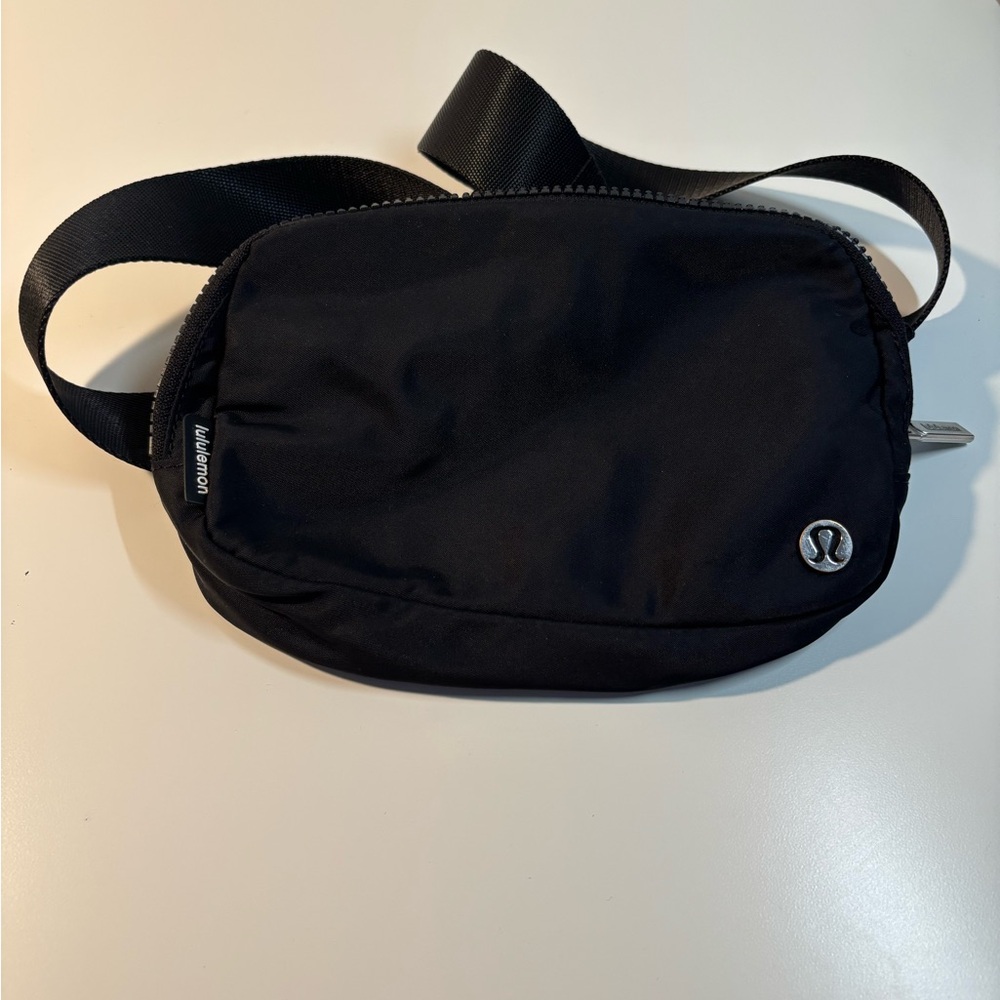 lululemon everywhere belt bag 1L